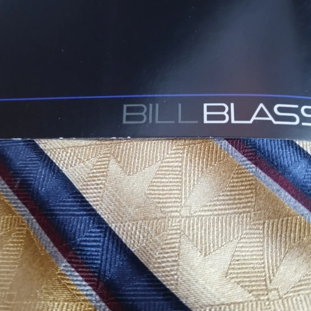 Bill Blass diagonal striped 100% Silk Gold Shimmer Arrow Pattern With navy blue